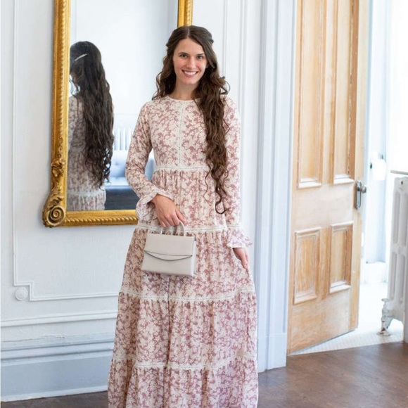 ISO these two dresses in a size medium maxi length - Picture 1 of 2